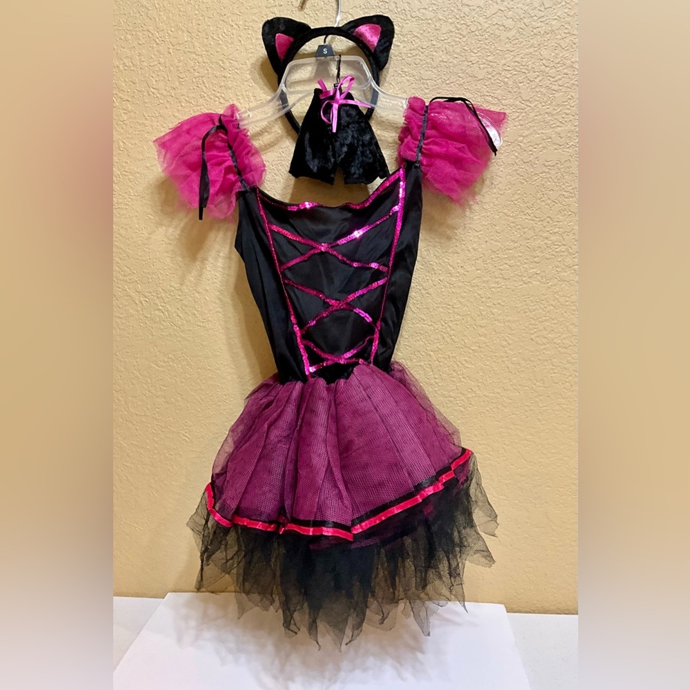 Child’s Kitty Cat Costume. Size L (10-12)
